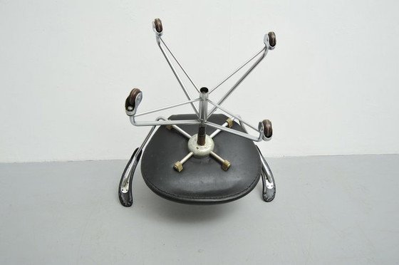 Image 1 of Arne Jacobsen Model 3217 Bureaustoel 1950