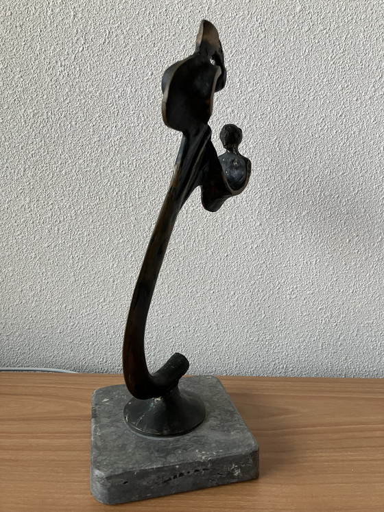 Image 1 of Modern Bronzen Beeld Moeder Met Kind.