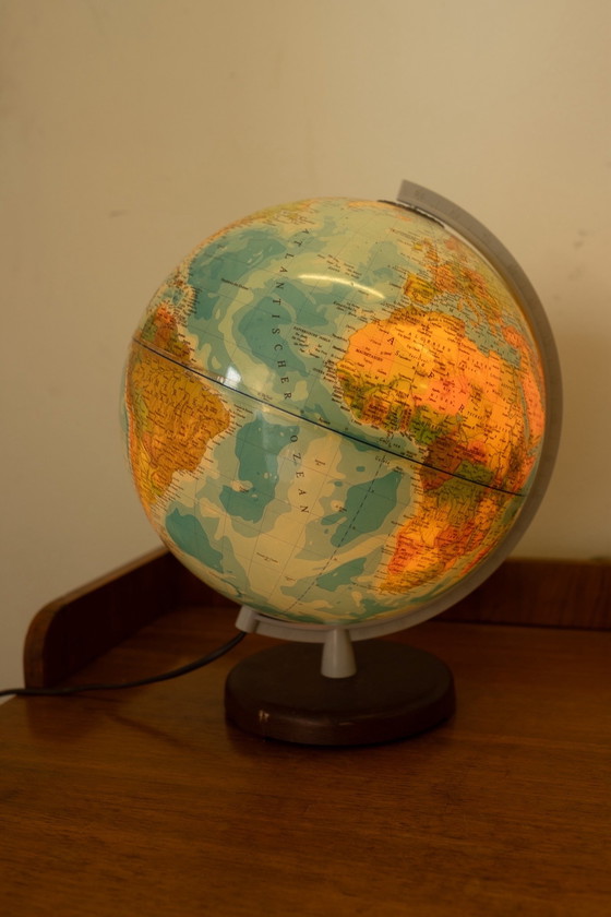 Image 1 of Vintage globe lamp