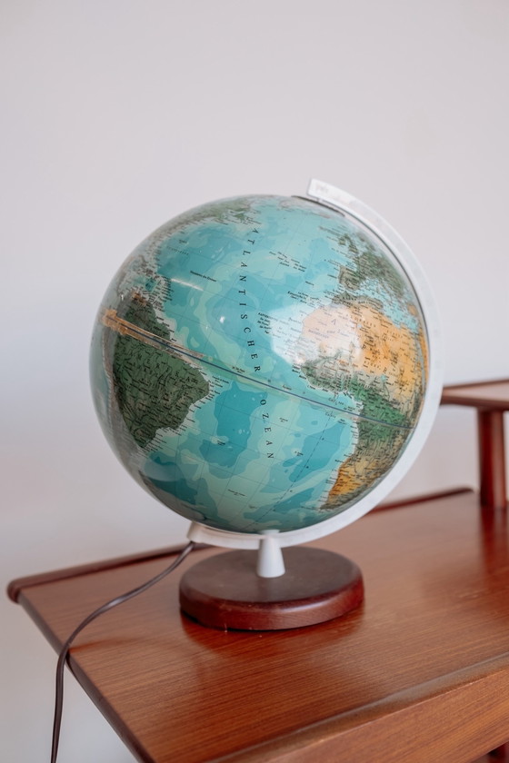 Image 1 of Vintage globe lamp