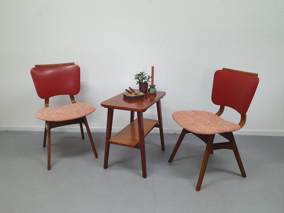 Image 1 of Vintage stoelen (2). Deense stijl Mid-Century rood/roze.