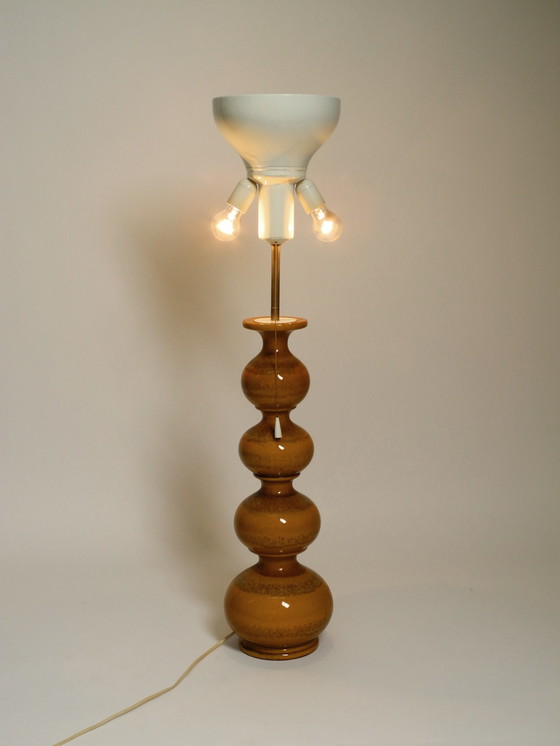 Image 1 of Prachtige 1960s grote keramieken tafel- of vloerlamp in lichtbruin van Kaiser Leuchten