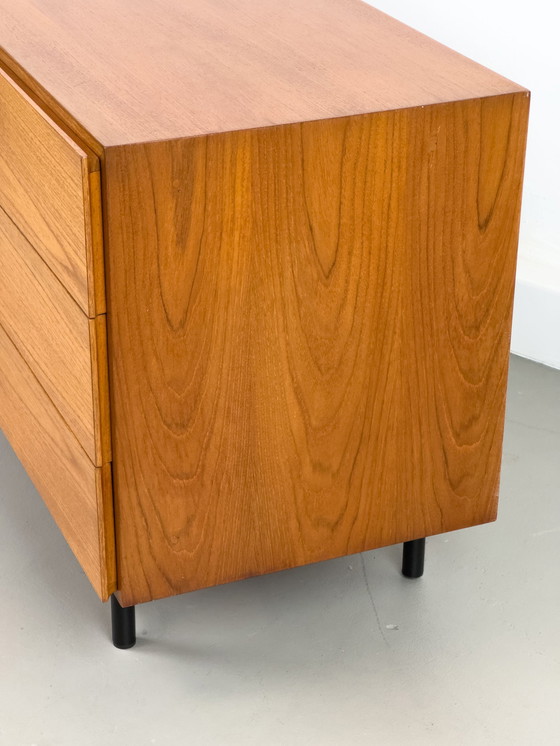 Image 1 of Laag teak dressoir met laden 1970S