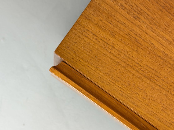 Image 1 of Laag teak dressoir met laden 1970S