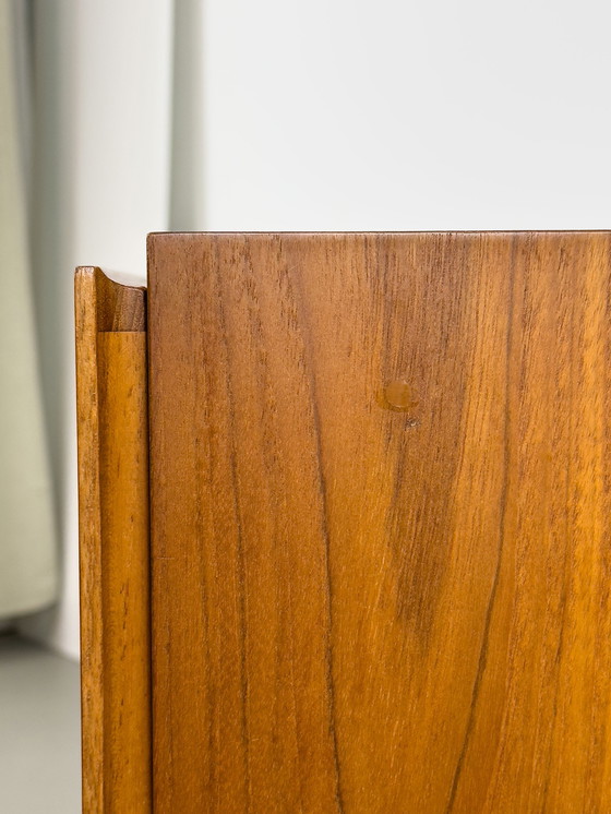 Image 1 of Laag teak dressoir met laden 1970S