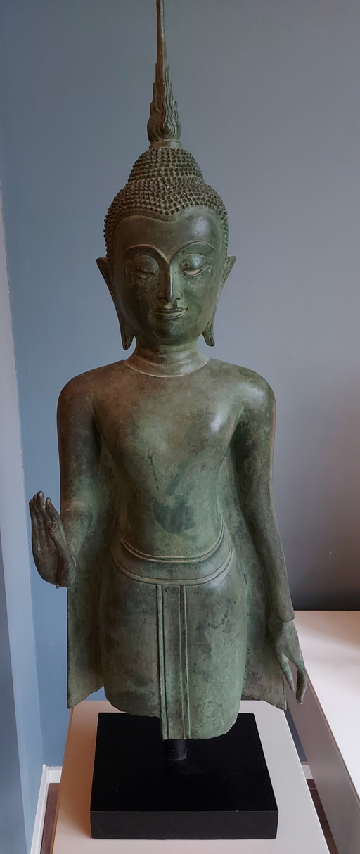 Bronze Buddha Beeld Op Standaard Uit Thailand. 