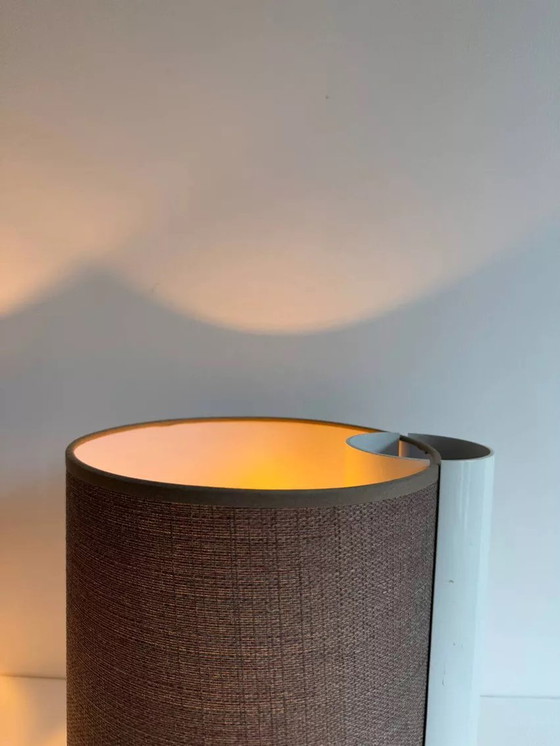 Image 1 of 2X Vintage tafellamp, wit en bruin, "Fluette" van Gramigna