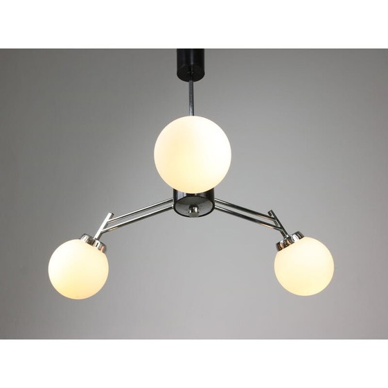 Image 1 of Italiaanse vintage Space Age kroonluchter in chroom en opaline met 3 armen