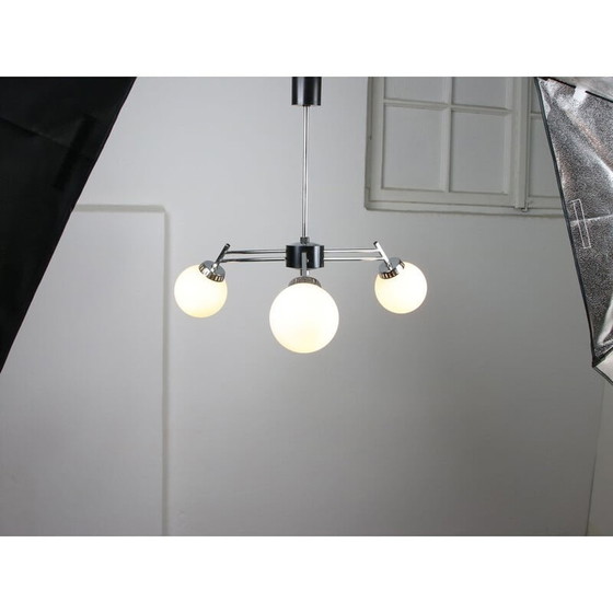 Image 1 of Italiaanse vintage Space Age kroonluchter in chroom en opaline met 3 armen