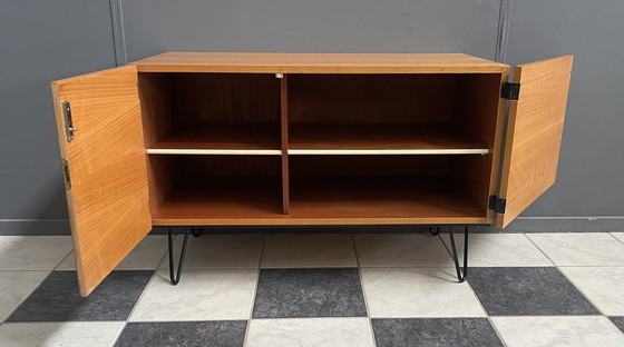 Image 1 of Blond houten lage kast 1970S