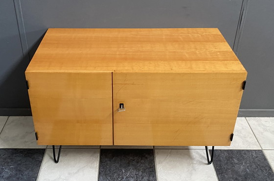 Image 1 of Blond houten lage kast 1970S