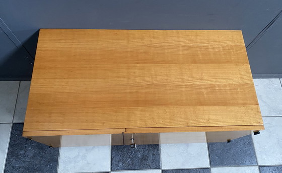 Image 1 of Blond houten lage kast 1970S