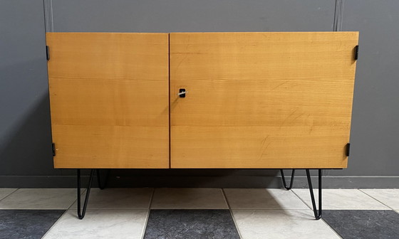 Image 1 of Blond houten lage kast 1970S