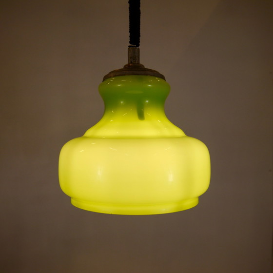 Image 1 of Vintage appelgroene opaline hanglamp uit de jaren 70