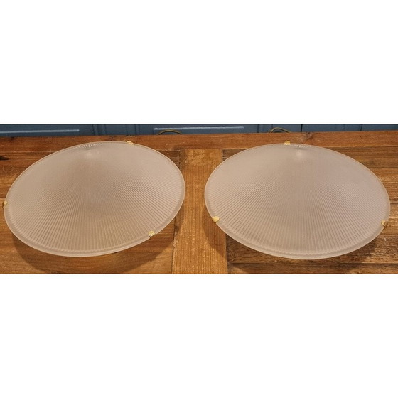 Image 1 of Paar vintage wandlampen van goudkleurig metaal en glas in de vorm van een Chinese hoed