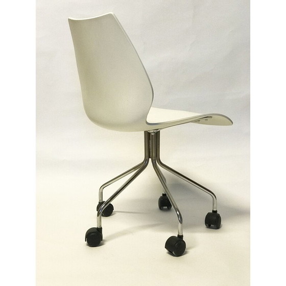 Image 1 of Vintage stoel op wielen door Vico Magistretti voor Kartell Maui Swivel