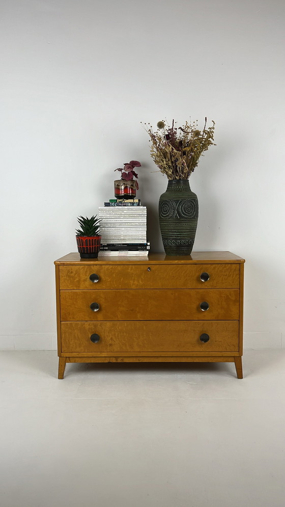 Image 1 of Zweeds vintage houten ladekast met metalen greepjes