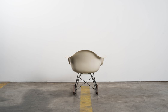 Image 1 of Charles & Ray Eames - Herman Miller RAR schommelstoel