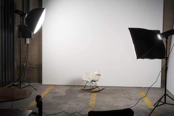 Image 1 of Charles & Ray Eames - Herman Miller RAR schommelstoel