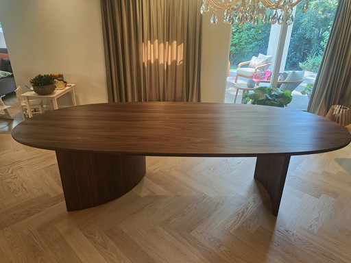 Arco Dew nieuwe noten houten tafel