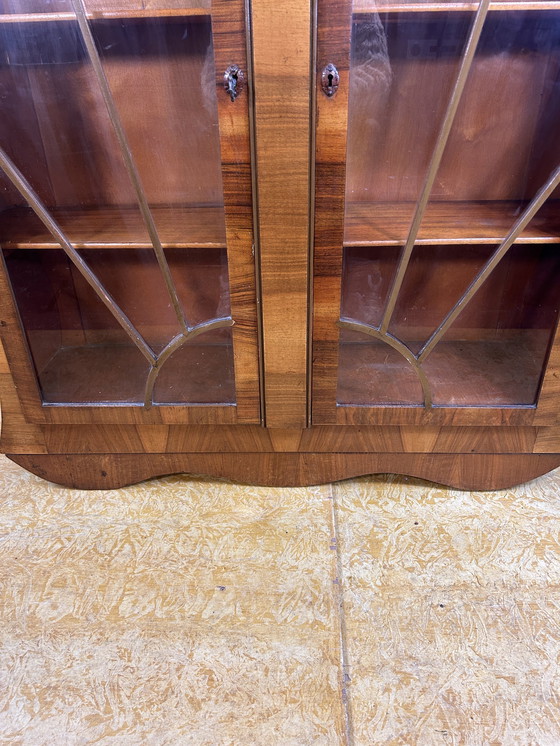Image 1 of Art Deco Brocante Vintage Vitrinekast van Walnoot met Zonnestraal Ontwerp 1930-1940