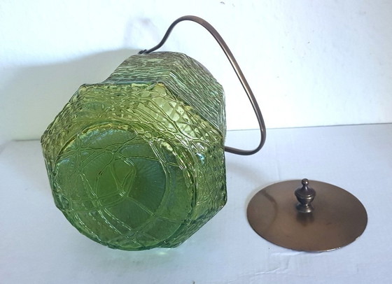 Image 1 of Art Nouveau Biscuitdoos van geïriseerd glas