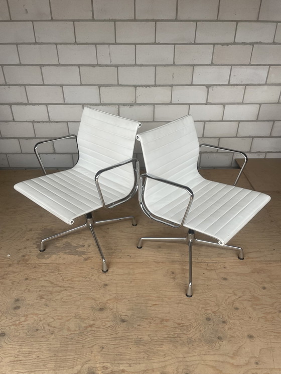 Image 1 of Vitra Eames Ea108 Wit Leer/Chroom