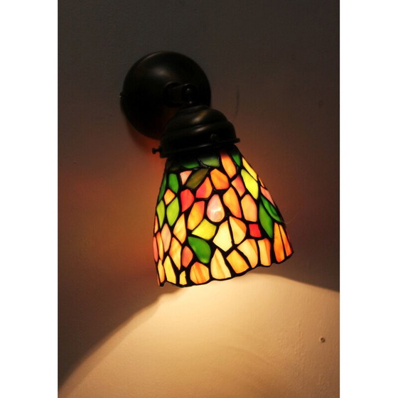 Image 1 of Vintage Tiffany wandlamp in gebrandschilderd glas en tin