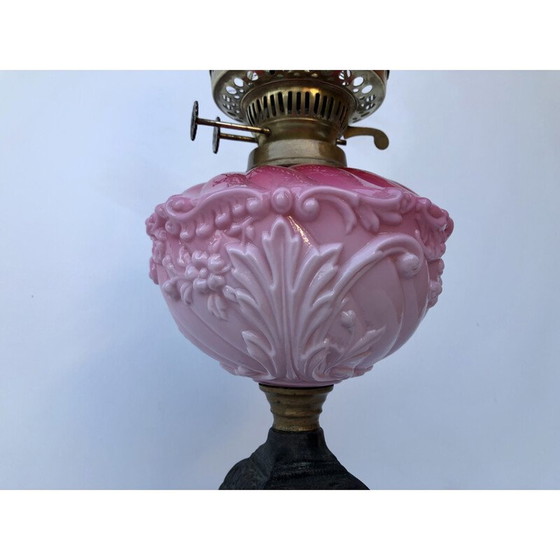 Image 1 of Victoriaanse olielamp met melkglas en ijzeren metaal, Engeland 1900