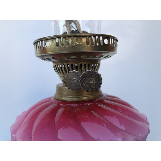 Image 1 of Victoriaanse olielamp met melkglas en ijzeren metaal, Engeland 1900