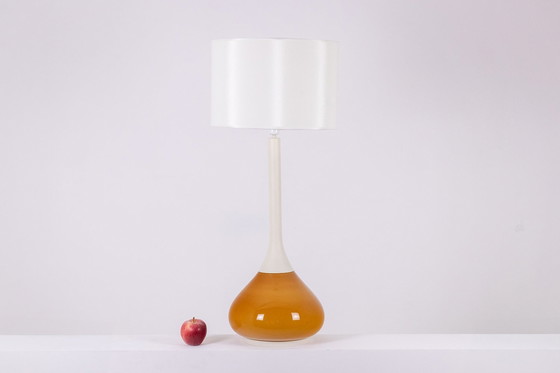 Image 1 of Wit gelakt metaal en opaline flessenlamp. Circa 1970.