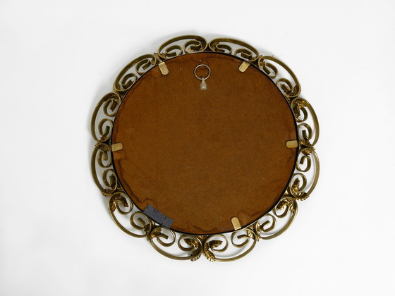 Image 1 of Prachtige mid century messing wandspiegel van hoge kwaliteit met convex gebogen spiegelglas