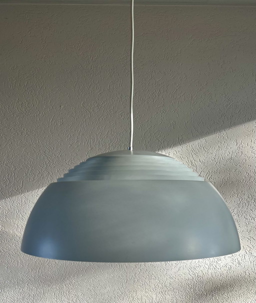 Louise Poulsen Hanglamp door Arne Jacobsen