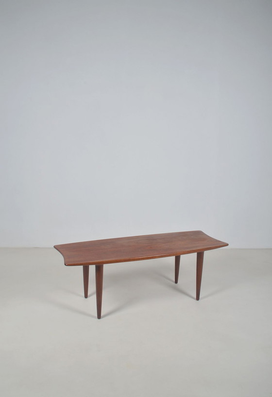 Image 1 of Deense salontafel in massief hout met fraaie vormgeving, jaren '60