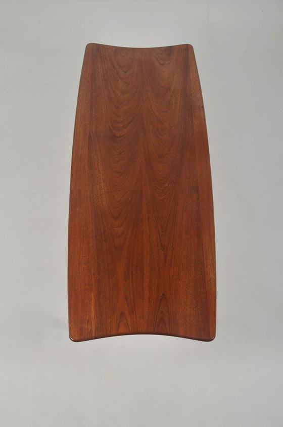 Image 1 of Deense salontafel in massief hout met fraaie vormgeving, jaren '60