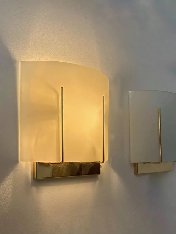 Image 1 of 2X Vintage wandlampen, verguld messing en gezandstraald glas