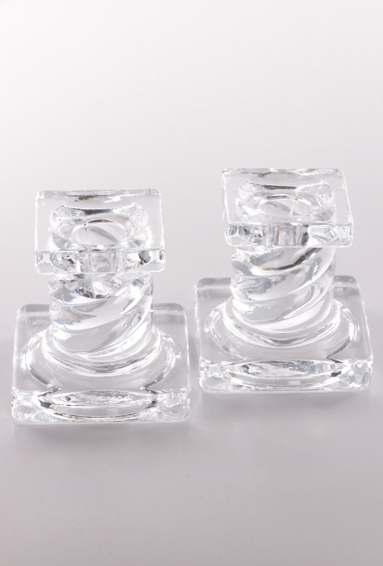 Image 1 of Vintage set van 2 Glas kandelaars jaren 60 Scandinavie.  Een paar glazen kandelaars uit de jaren 1960.  Deze vierkante blokken 