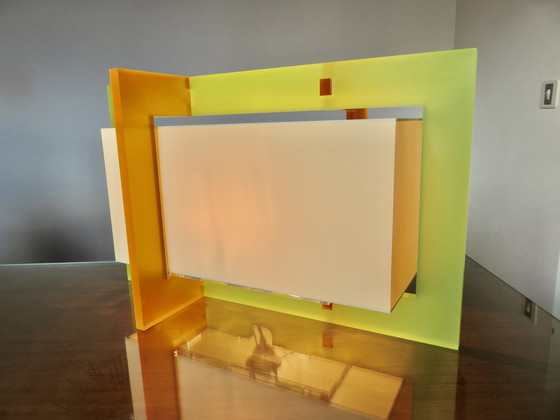 Image 1 of Zeer grote plexiglas lamp, jaren 80 90