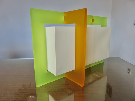 Image 1 of Zeer grote plexiglas lamp, jaren 80 90