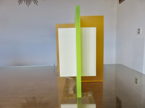 Image 1 of Zeer grote plexiglas lamp, jaren 80 90