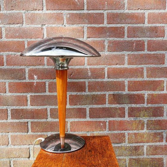 Image 1 of chroom en houten paddenstoel lamp