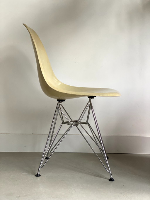 Eames Bijzetstoel DSR