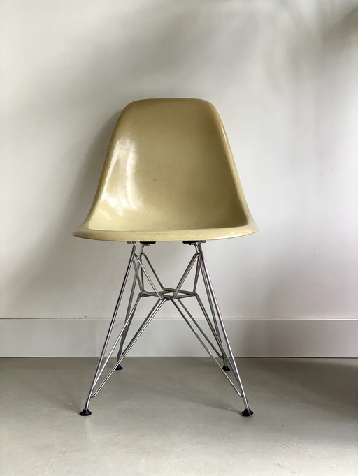 Eames Bijzetstoel DSR