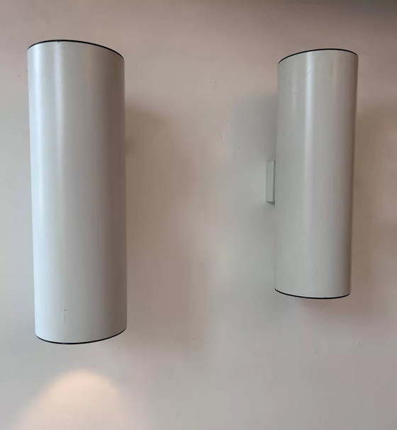 Image 1 of 2X Vintage cilindervormige wandlamp, mat wit metaal, Duitsland Erco 1976