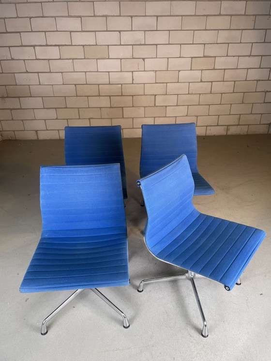 Image 1 of 4X Vitra Eames Ea105 Blauw