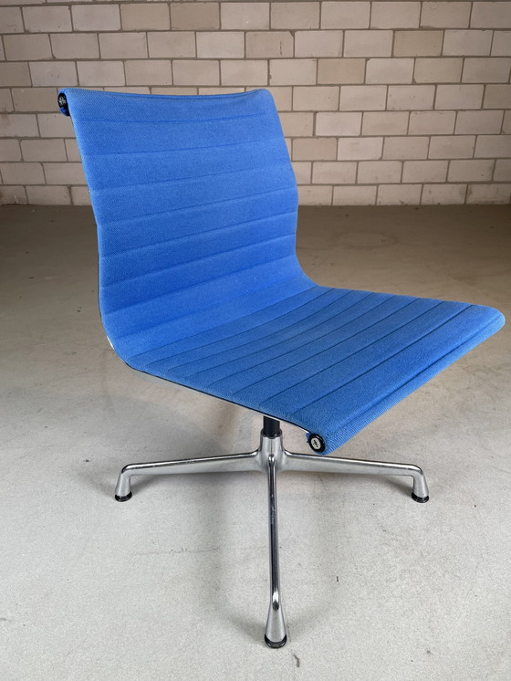 Image 1 of 4X Vitra Eames Ea105 Blauw