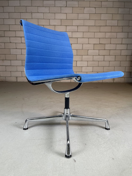 Image 1 of 4X Vitra Eames Ea105 Blauw