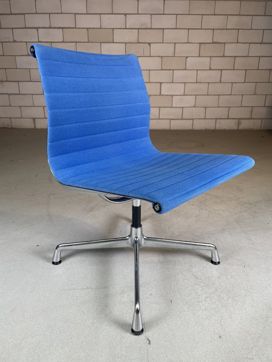 Image 1 of 4X Vitra Eames Ea105 Blauw