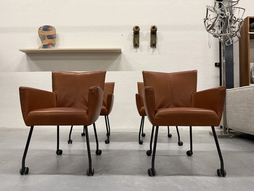 4 Design On Stock Moka Eetkamerstoelen Op Wielen Cera Cognac