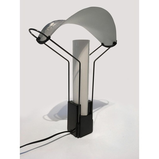 Vintage lamp in gelakt metaal en opaline glas van Perry King en Santiago Miranda voor Arteluce, 1989